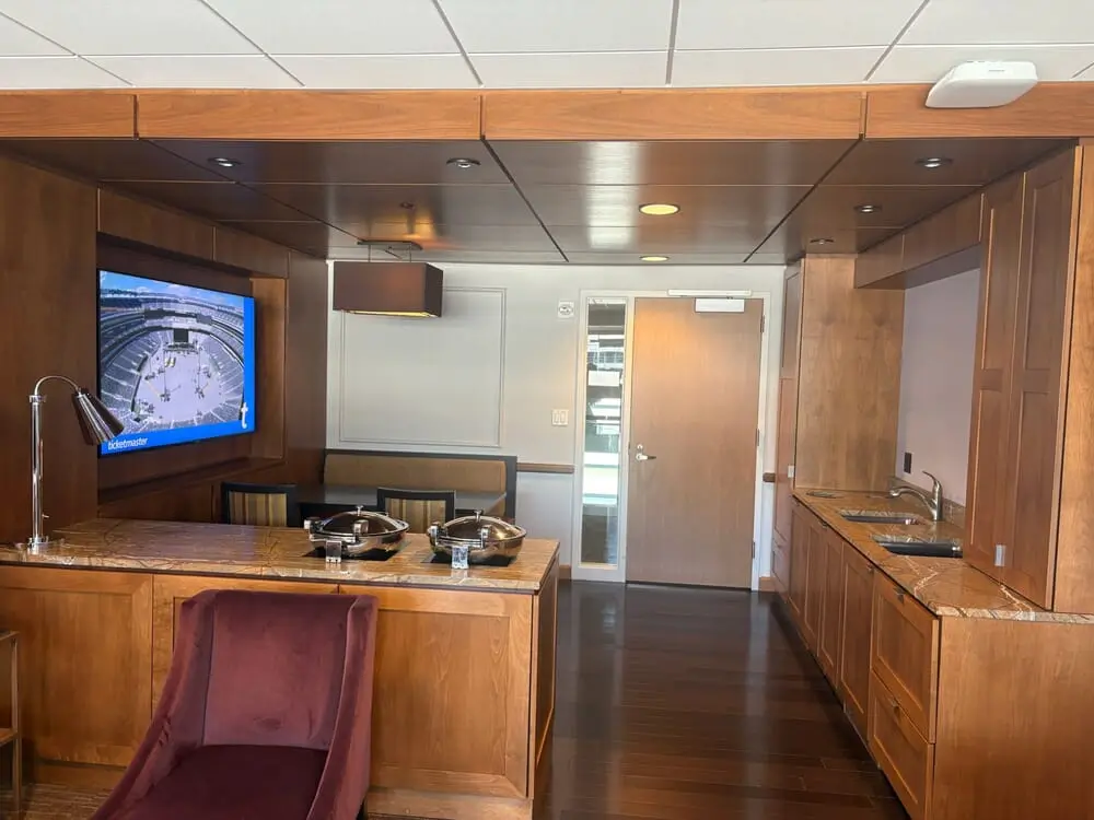 Suite 5-80 verified photo