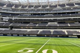 Molly B's Lounge, Row 1