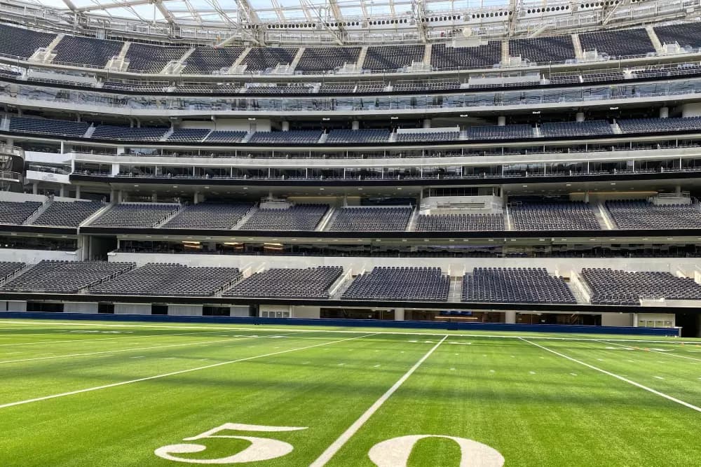 Molly B's Lounge, Row 1